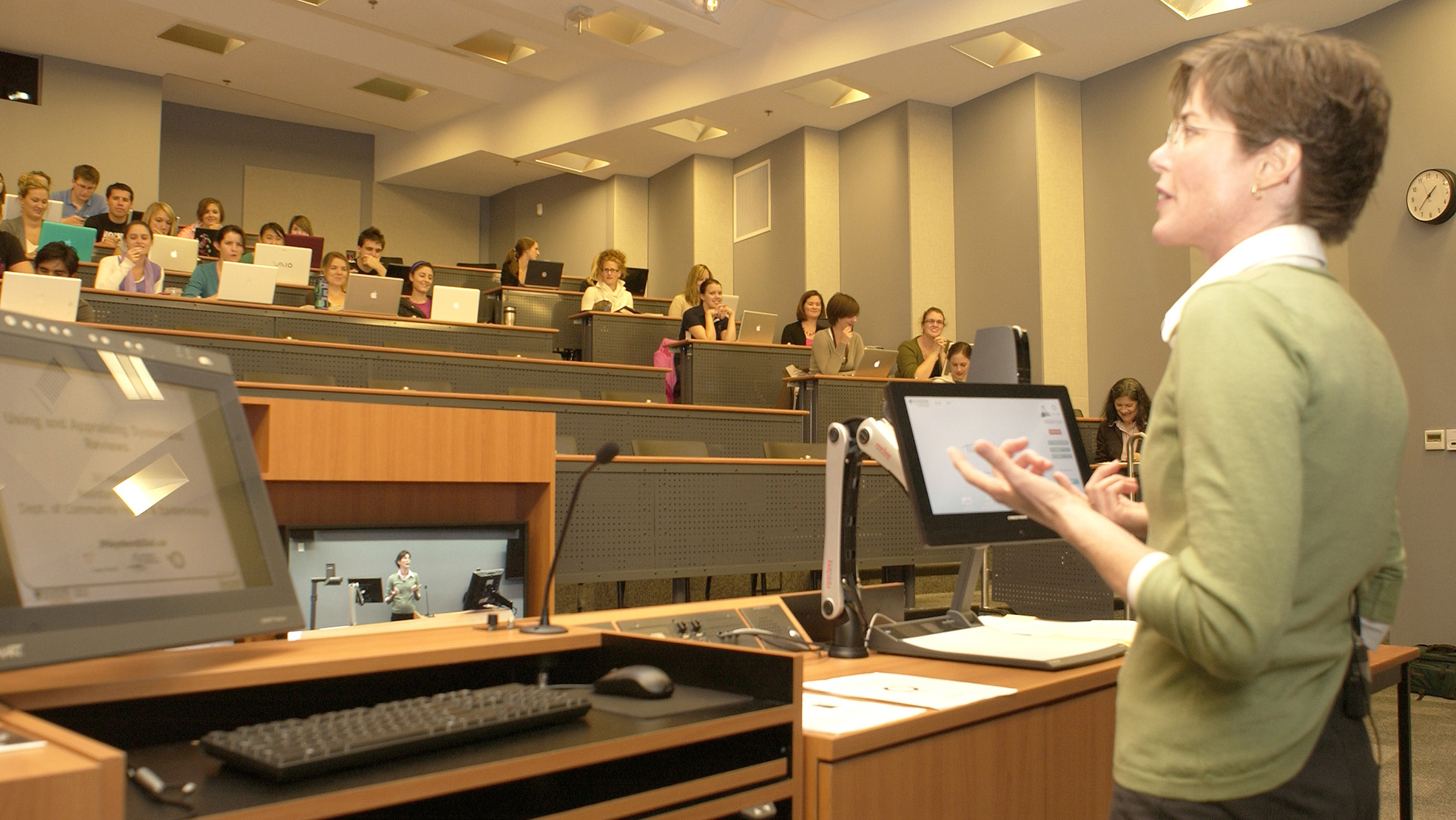 The Faculty of Medicine's Lecture Hall Lecture Hall - Unified Communications and Collaboration - Engineering Harmonics